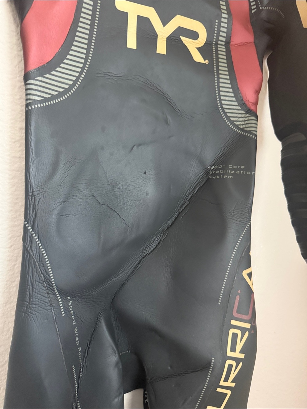 TYR Black Fullsleeve hurricane Wetsuit with Burgundy Panels Sz S back zip - Picture 2 of 14